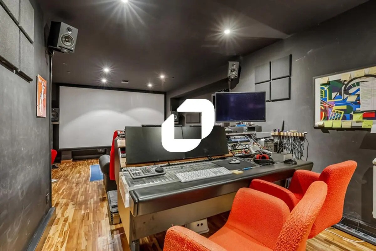 42 Rue Des Vinaigriers, Paris for lease Building Photo- Image 1 of 16