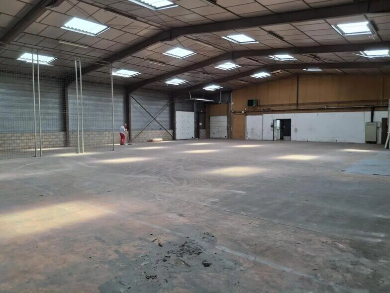 Flex dans Chassieu à louer - Photo du bâtiment - Image 2 de 7