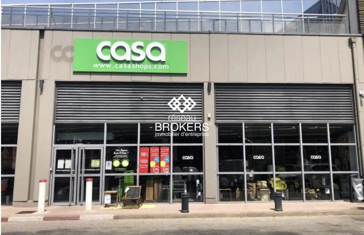 Retail in Marseille for lease Building Photo- Image 1 of 4