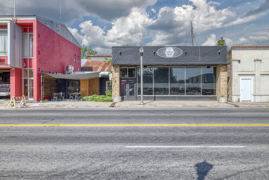 117 & 121 S. Getty Street, Uvalde, TX à vendre - Photo principale - Image 1 de 1