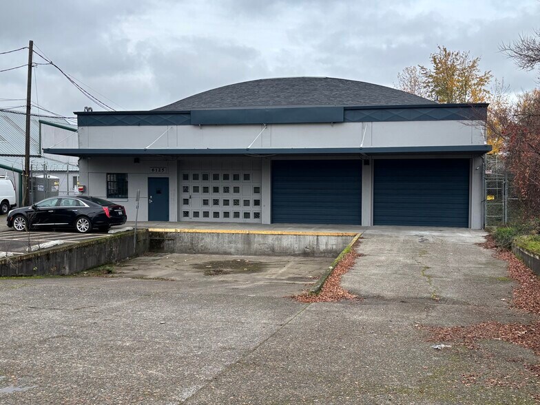 6125 NE Portland Hwy, Portland, OR à louer - Photo du bâtiment - Image 1 de 5