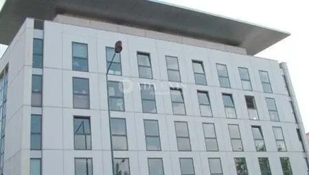 Bureau dans Rueil-Malmaison à vendre - Photo du bâtiment - Image 2 de 9