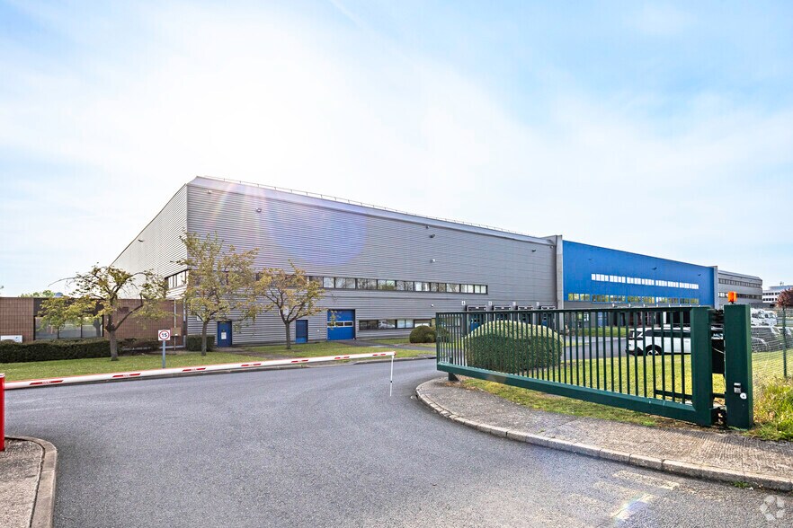 1 Avenue Du Fief, Saint-Ouen-l'Aumône for lease - Building Photo - Image 2 of 2