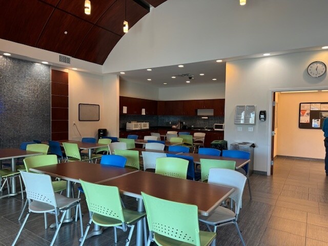 270-280 S Yonge St, Ormond Beach, FL à louer - Photo intérieure - Image 3 de 16