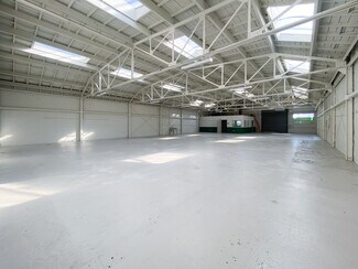 Plus de détails pour 2515 Seminary Ave, Oakland, CA - Commerce de détail à vendre