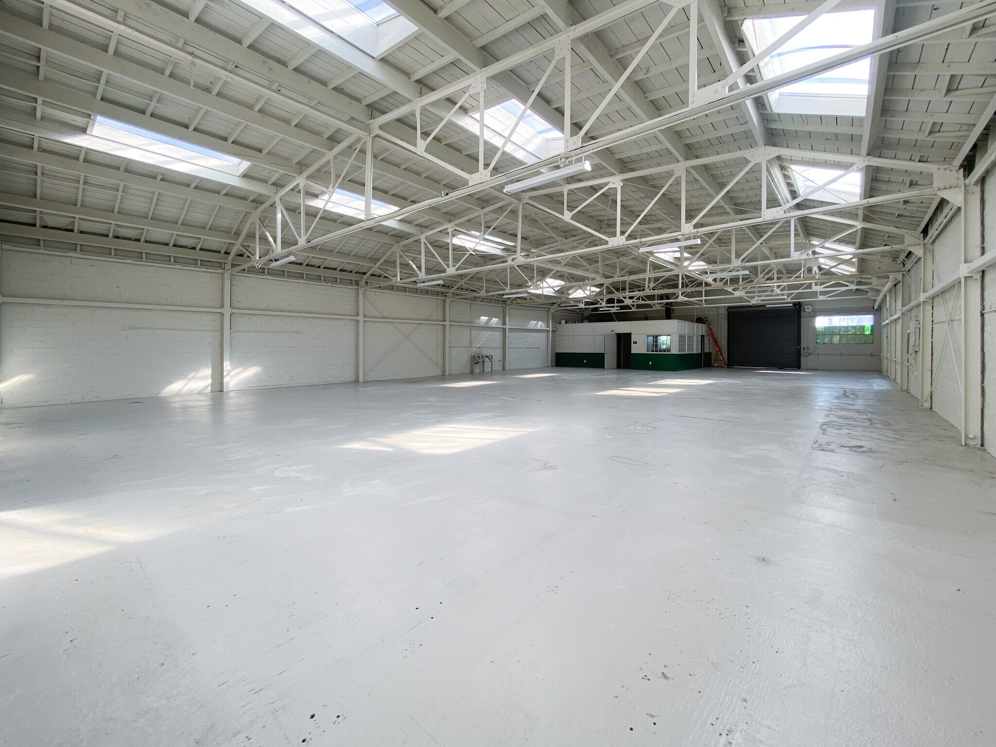 2515 Seminary Ave, Oakland, CA à vendre Photo du bâtiment- Image 1 de 32