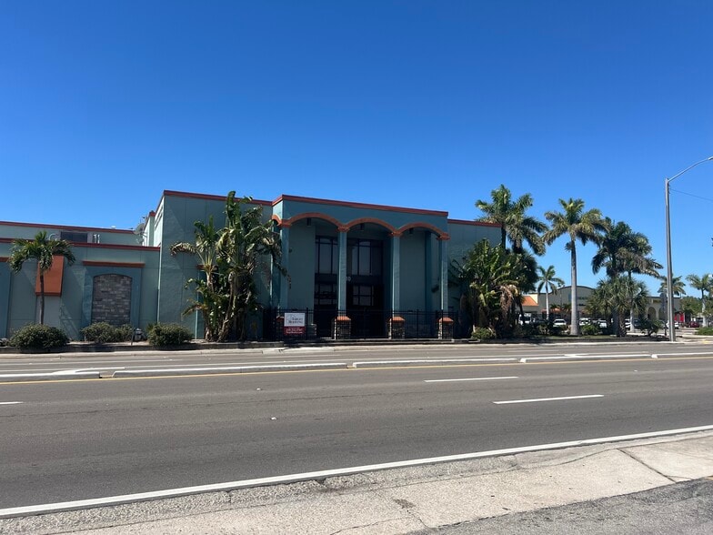 3210 Cleveland Ave, Fort Myers, FL for sale - Building Photo - Image 1 of 5