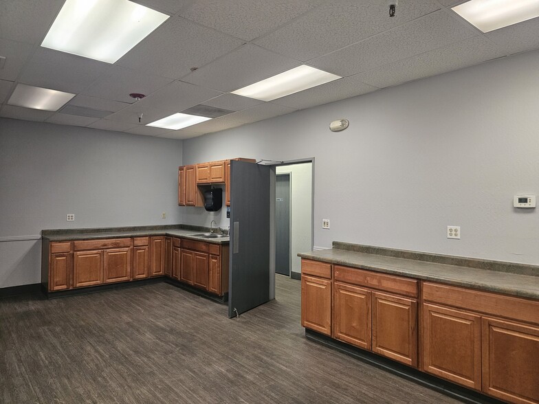 12755 Moya Blvd, Reno, NV for lease - Building Photo - Image 3 of 9