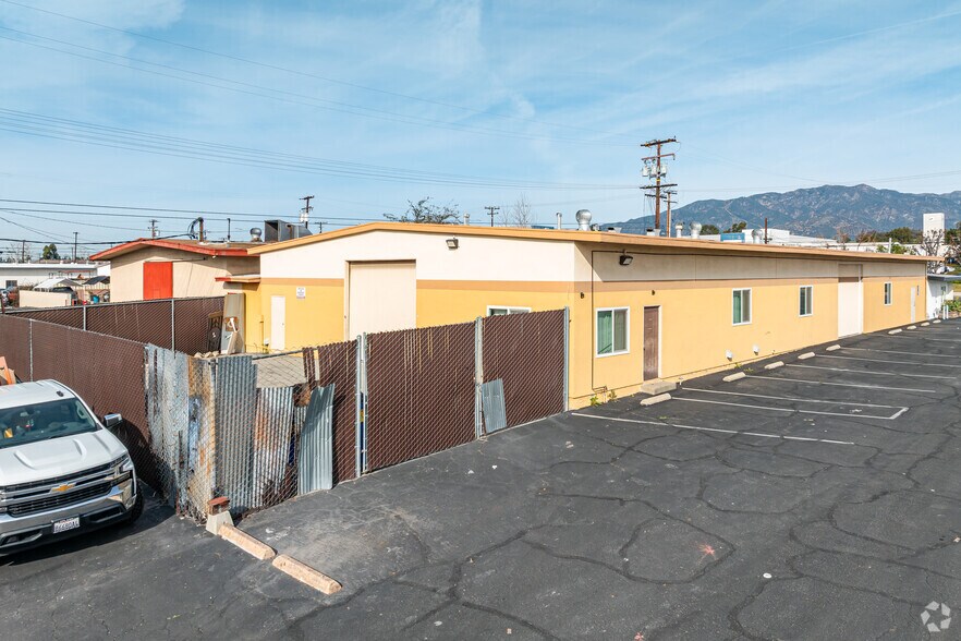 972 W 9th St, Upland, CA à vendre - Photo du bâtiment - Image 2 de 4
