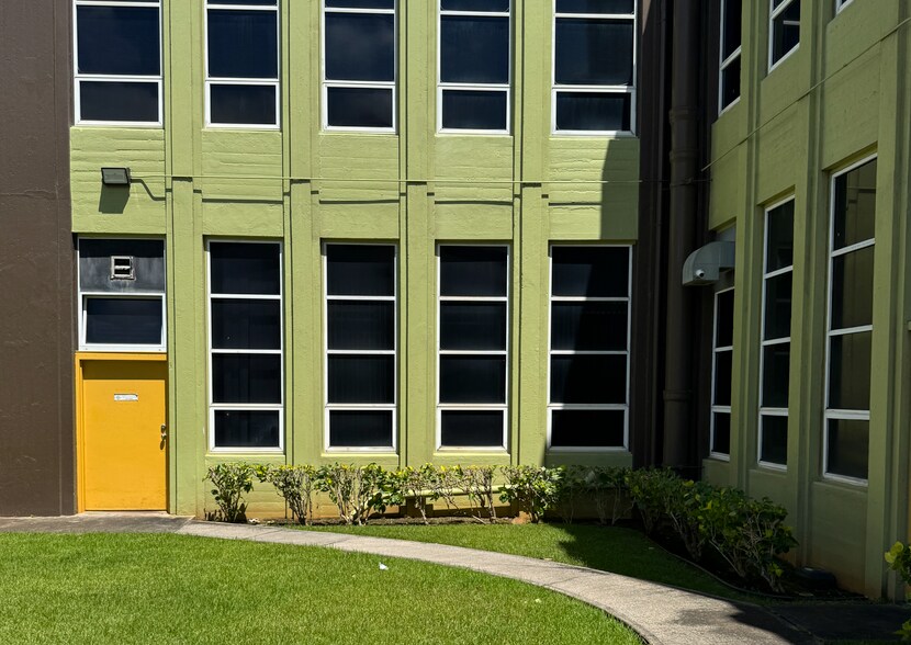 560 Nimitz Hwy, Honolulu, HI à louer - Photo du bâtiment - Image 2 de 7