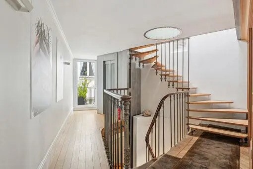 9 Rue Arsène Houssaye, Paris for sale - Building Photo - Image 2 of 11