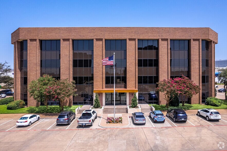 13465 Midway Rd, Farmers Branch, TX à louer - Photo du bâtiment - Image 3 de 32