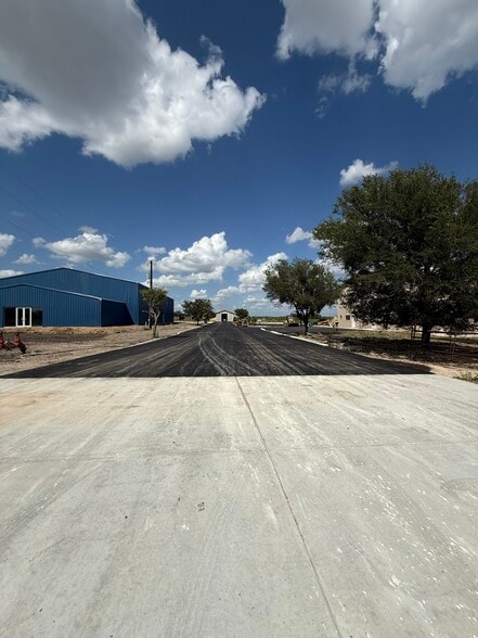 3391 FM 465, Seguin, TX for lease - Building Photo - Image 3 of 7