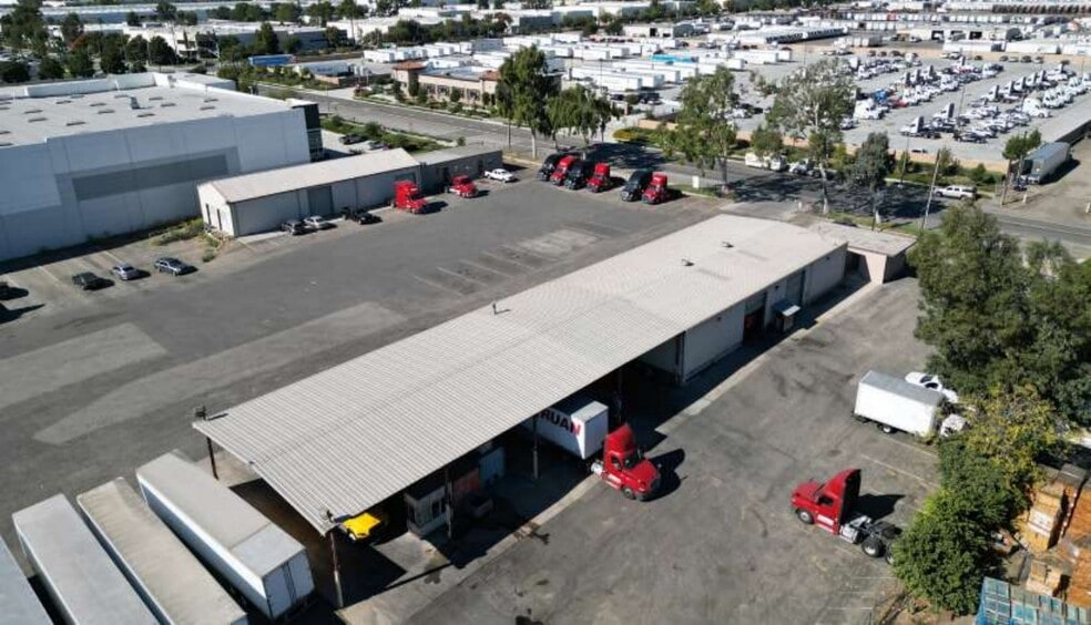 13803 Santa Ana Ave, Fontana, CA for lease - Building Photo - Image 2 of 6