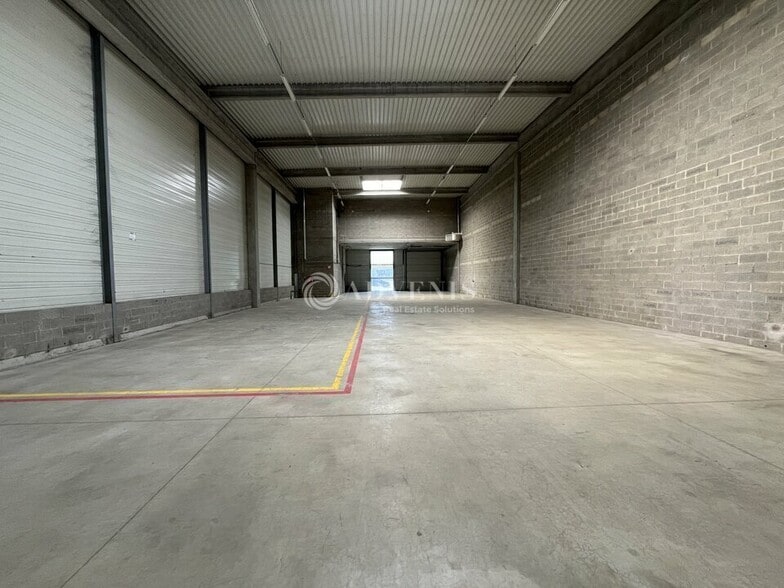 Flex in Mitry-Mory for lease - Building Photo - Image 2 of 9