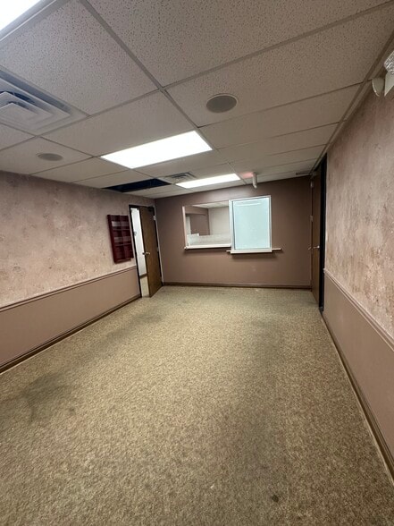 1515 S Clifton Ave, Wichita, KS for lease - Building Photo - Image 3 of 7