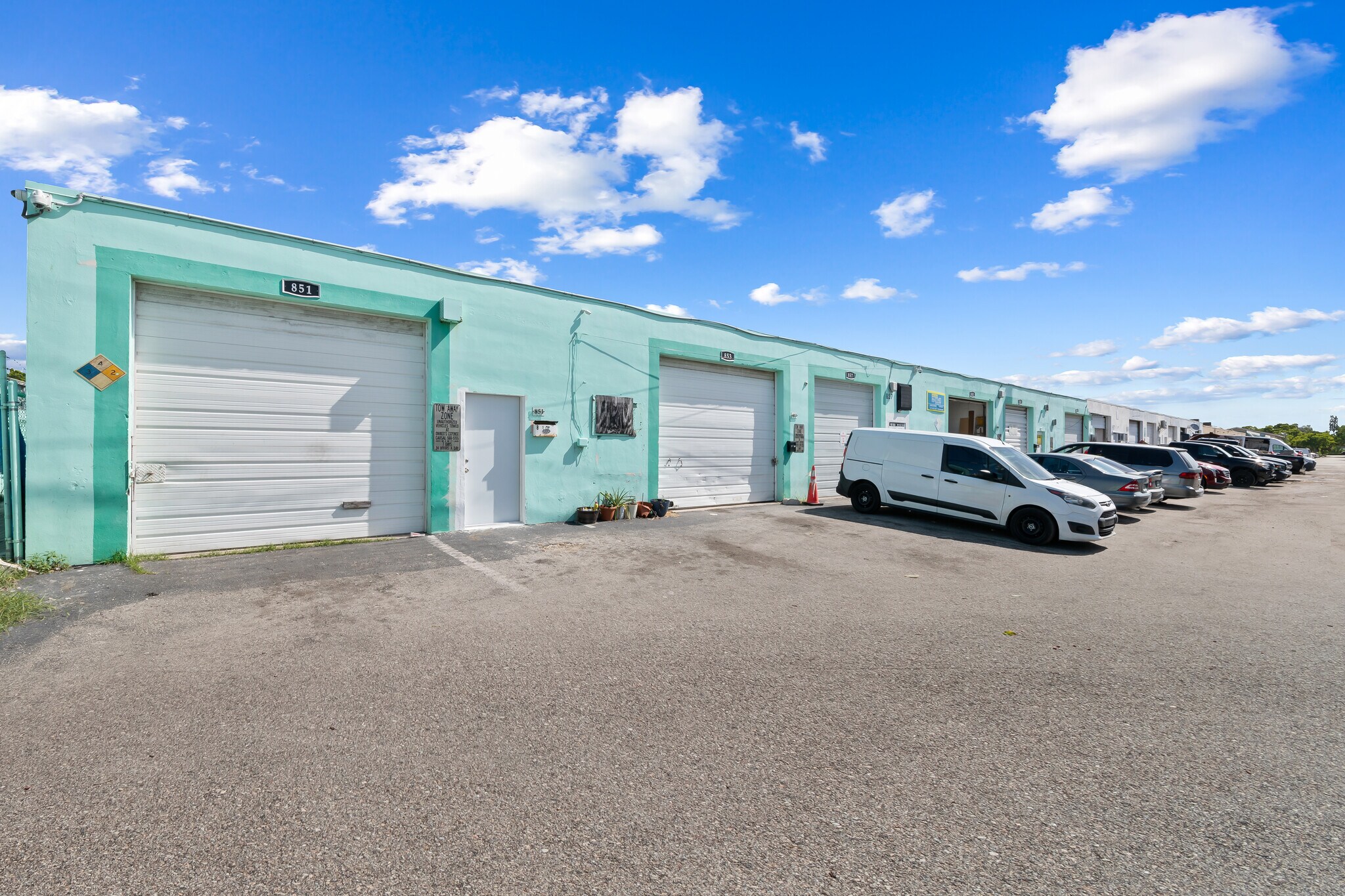 851 NE 30th Ct, Oakland Park, FL à vendre Photo du bâtiment- Image 1 de 1