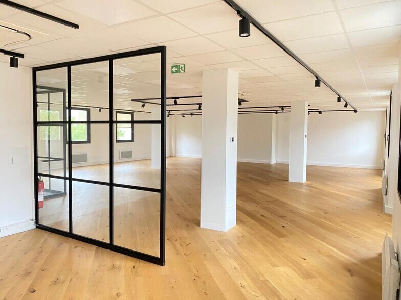 Office in Boulogne-Billancourt for lease - Interior Photo - Image 2 of 7