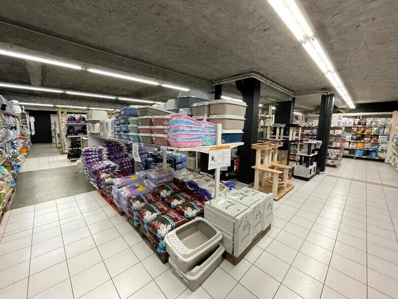 Flex dans Chaville à louer - Photo du bâtiment - Image 2 de 5