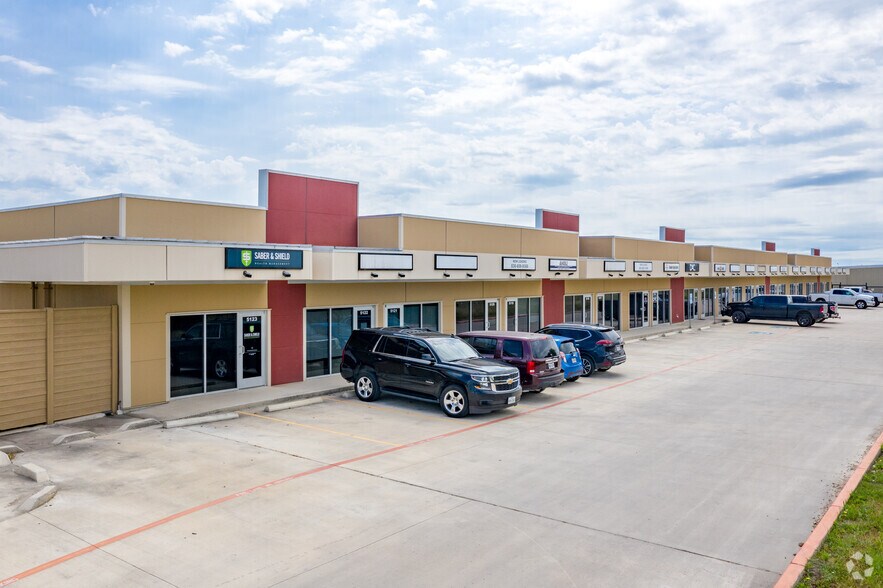 2090 N Interstate 35, New Braunfels, TX à louer - Photo du bâtiment - Image 2 de 5