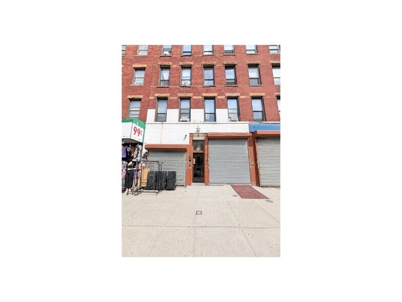 2312 First Ave, New York, NY à louer - Photo du bâtiment - Image 1 de 2