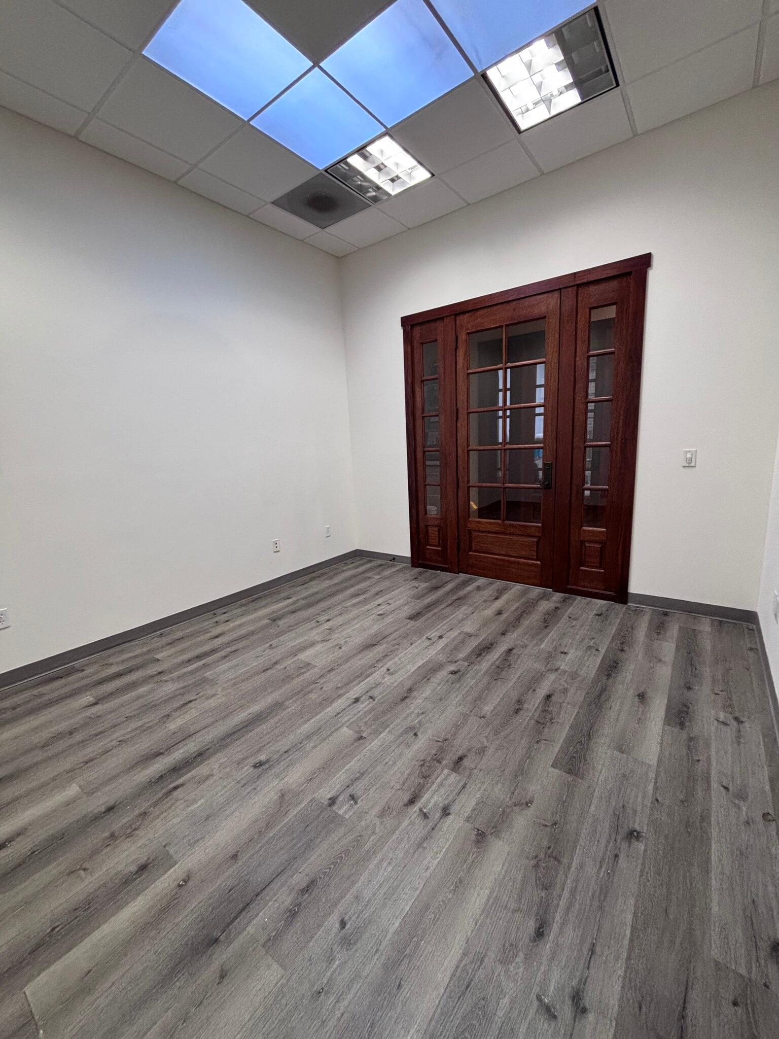116 S Catalina Ave, Redondo Beach, CA for lease Interior Photo- Image 1 of 4
