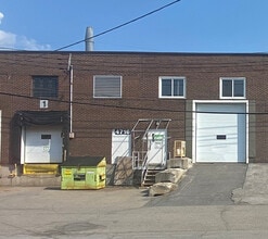 4700-4800 Boul Thimens, Montréal, QC à louer Photo du bâtiment- Image 2 de 3