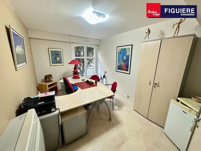 20 Boulevard Du Roi René, Aix-en-Provence for lease - Interior Photo - Image 3 of 10