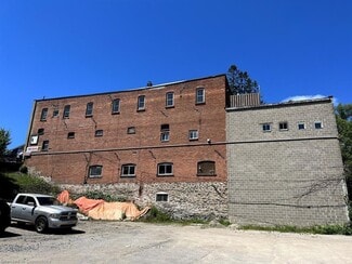 Plus de détails pour 75 Manitoba St, Bracebridge, ON - Commerce de détail à vendre