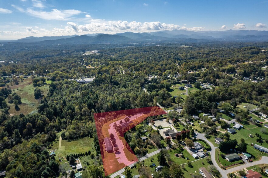 200 Villas Ct, Asheville, NC à vendre - Aérien - Image 2 de 27