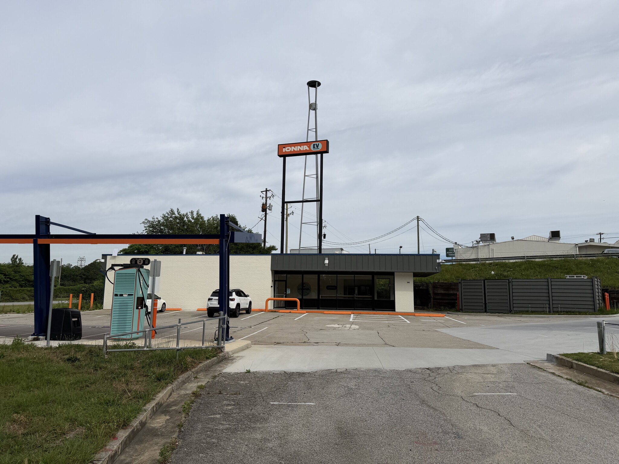 5043 Frontage Rd, Forest Park, GA for lease Building Photo- Image 1 of 11