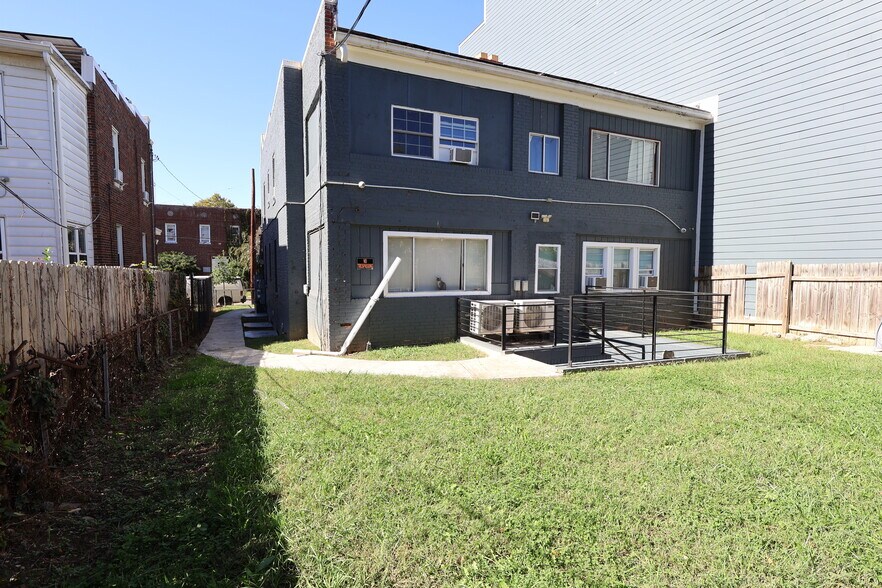 1620 21st Pl SE, Washington, DC à vendre - Photo du bâtiment - Image 2 de 5