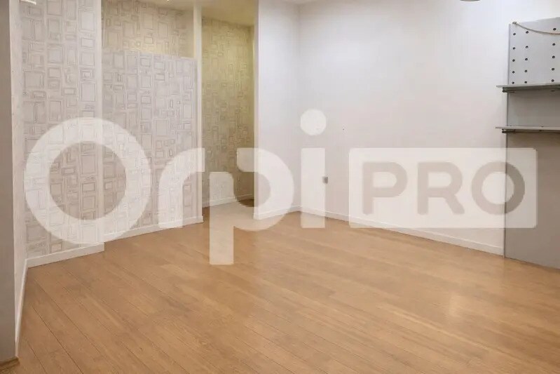 Retail in Montluçon for lease - Interior Photo - Image 2 of 5