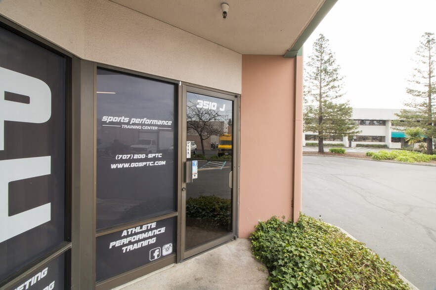 3510 Industrial Dr, Santa Rosa, CA à louer - Photo du bâtiment - Image 3 de 9