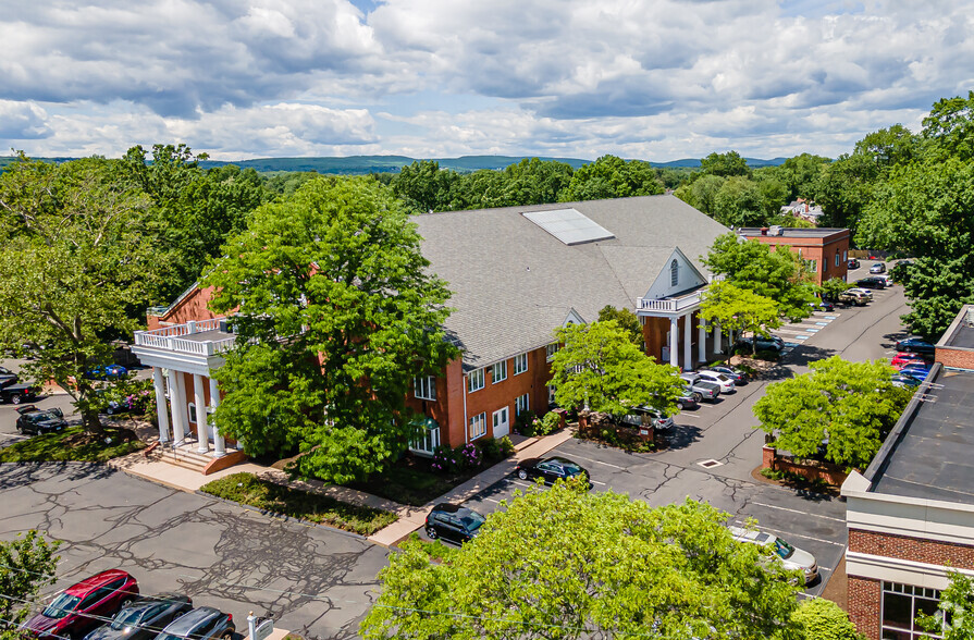 836 Farmington Ave, West Hartford, CT for lease - Aerial - Image 2 of 5