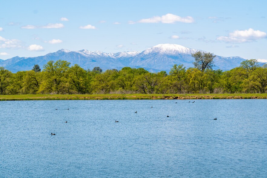 21623 Seven Lakes Ln, Redding, CA à vendre - Photo du bâtiment - Image 2 de 67