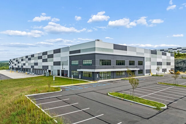 Plus de détails pour Alberigi Dr, Jessup, PA - Industriel à louer