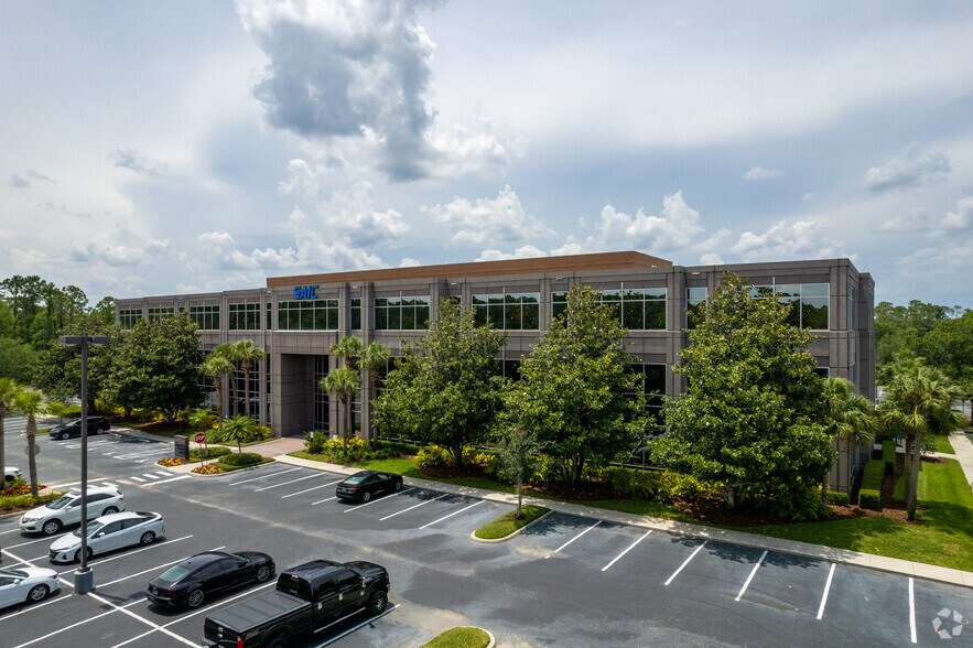 13501 Ingenuity Dr, Orlando, FL à louer - Photo du bâtiment - Image 3 de 8