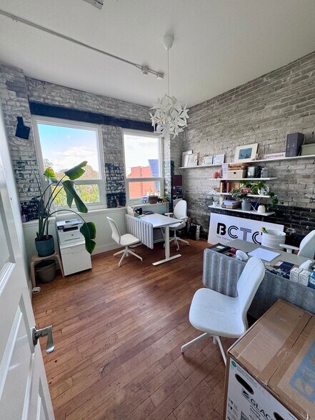 2199 Bloor St W, Toronto, ON à louer - Photo intérieure - Image 3 de 5