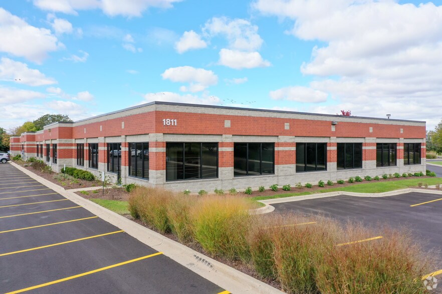 1811 Centre Point Cir, Naperville, IL à louer - Photo du bâtiment - Image 1 de 12