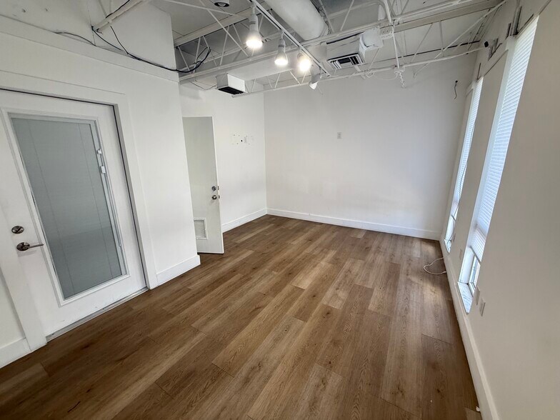 800 NE 125th St, North Miami, FL à louer - Photo du bâtiment - Image 2 de 7