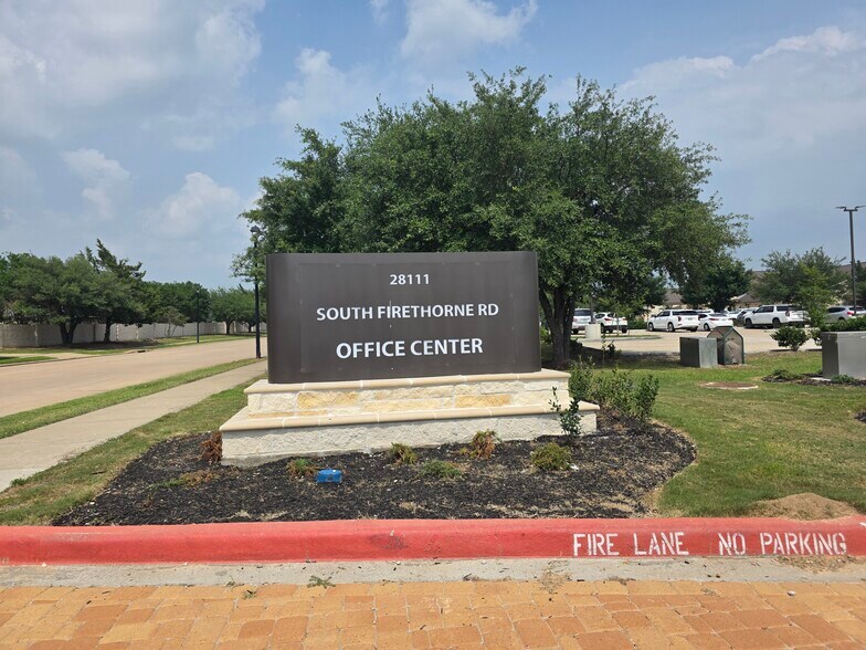 28111 S Firethorne Rd, Katy, TX à louer - Autre - Image 1 de 5