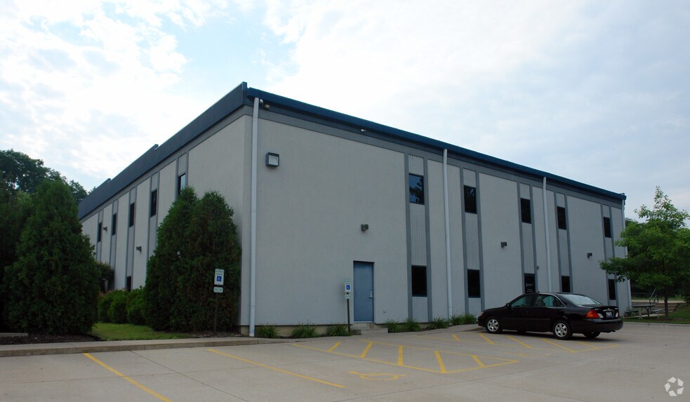 4550 Kennedy Dr, East Moline, IL à vendre - Photo du bâtiment - Image 2 de 2