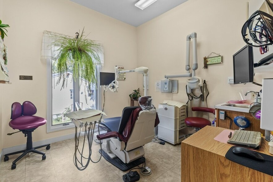 171 Chase Rd, Portsmouth, RI for sale - Building Photo - Image 3 of 3