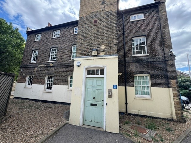 15 Thorne Close, London for sale - Building Photo - Image 2 of 5