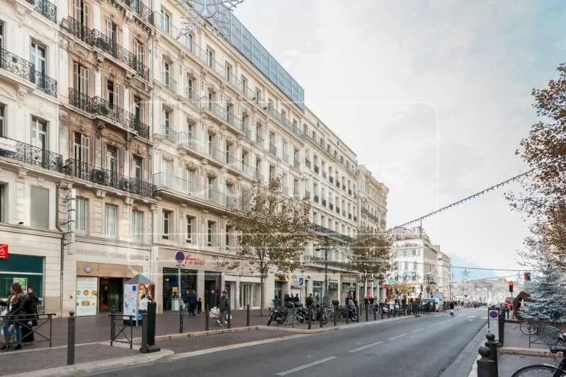Office in Marseille for lease - Building Photo - Image 1 of 15