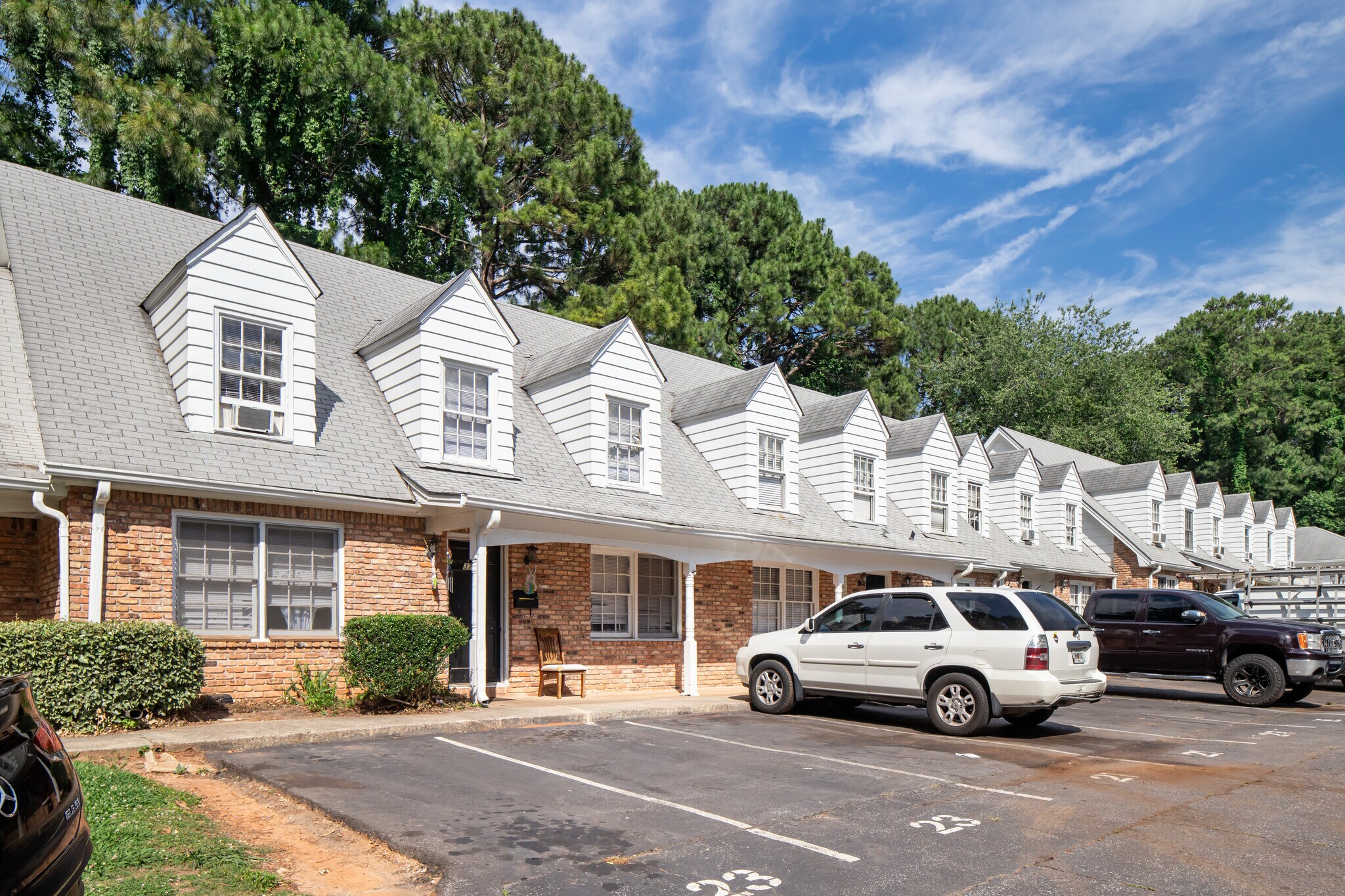 3693-3735 Embry Cir, Chamblee, GA à vendre Photo du bâtiment- Image 1 de 13