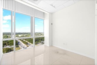 20200 W dixie Hwy, Aventura, FL for lease Interior Photo- Image 1 of 14