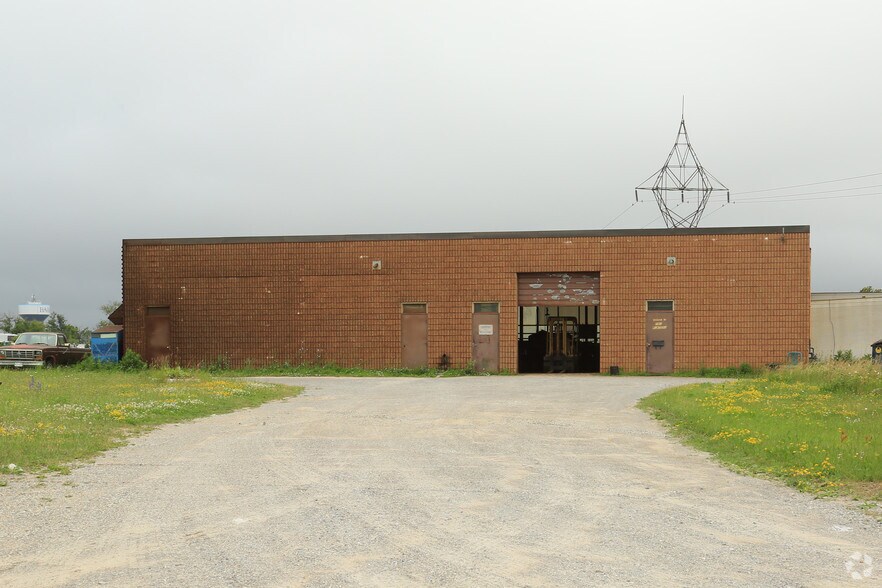 10 Lockhart Rd, Barrie, ON à vendre - Photo du bâtiment - Image 3 de 3