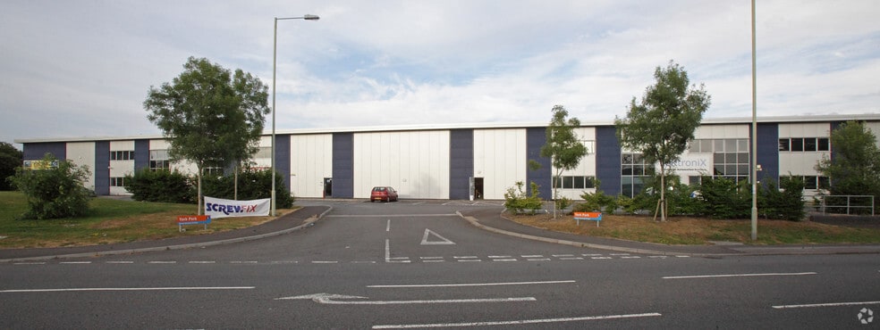 Kingsway, Bridgend for lease - Building Photo - Image 2 of 7